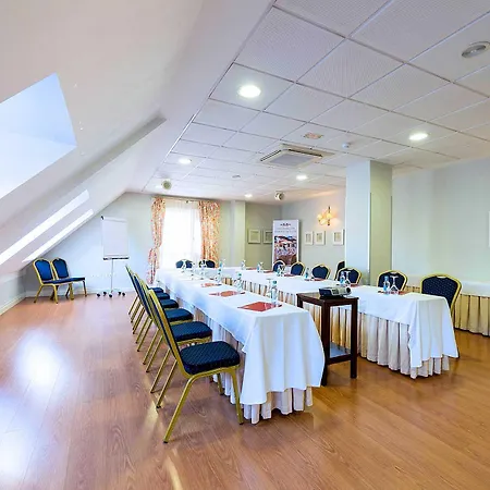 Hotel Fc Infantas De 3*